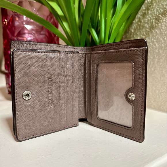 EUC Michael Kors Wallet - Picture 3 of 5